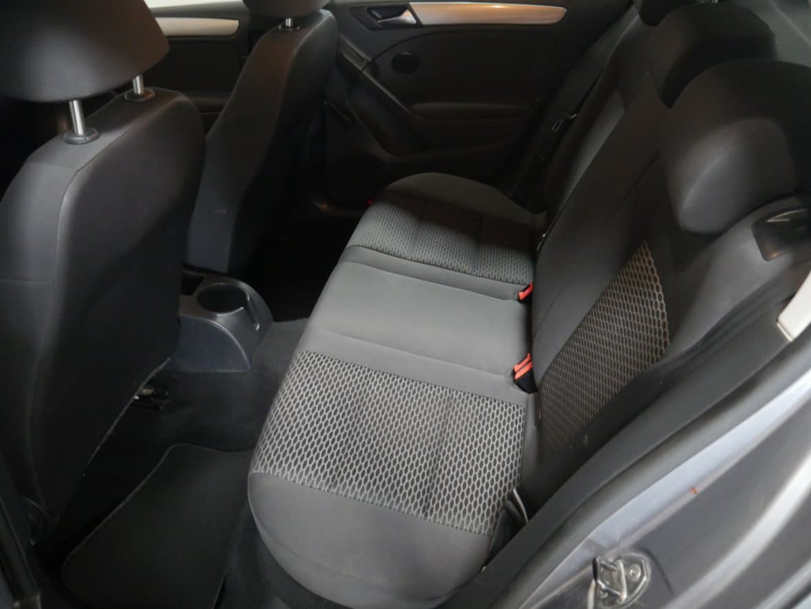 2010 Volkswagen GOLF - 19