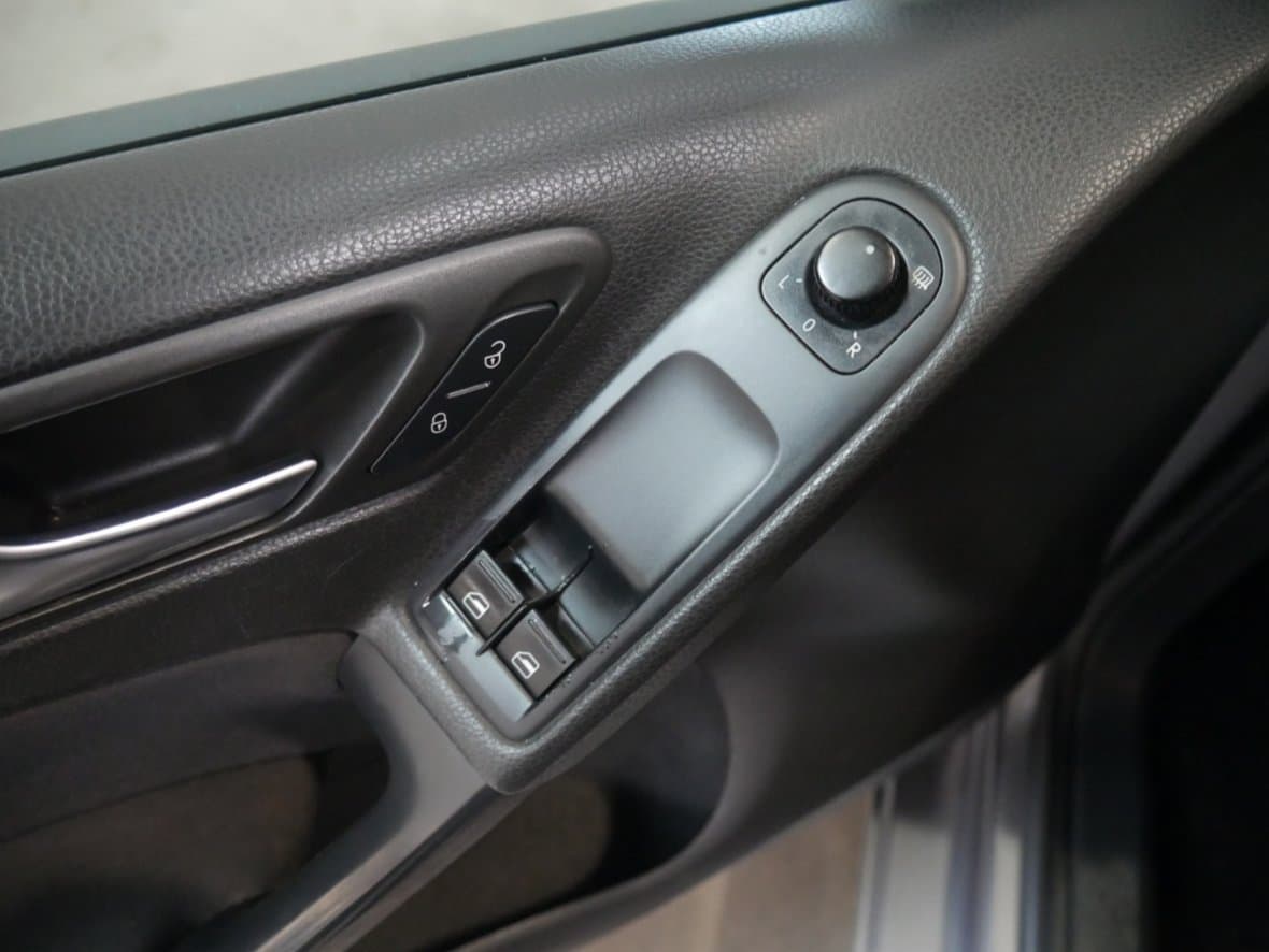 2010 Volkswagen GOLF - 21