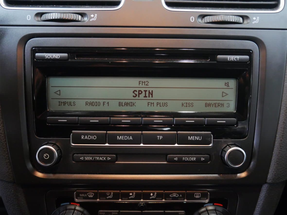 2010 Volkswagen GOLF - 23