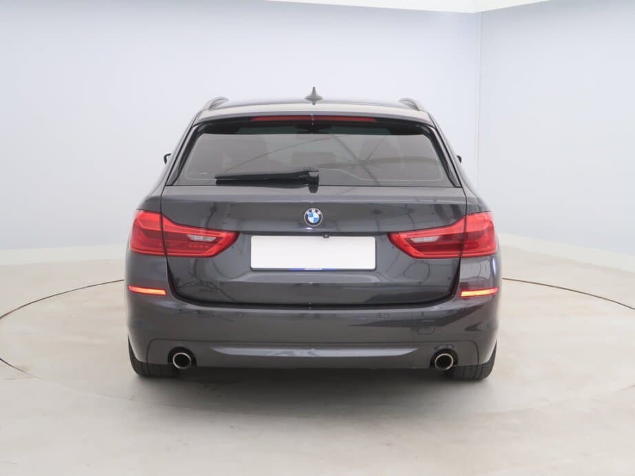 2019 BMW 5-SERIES - 6