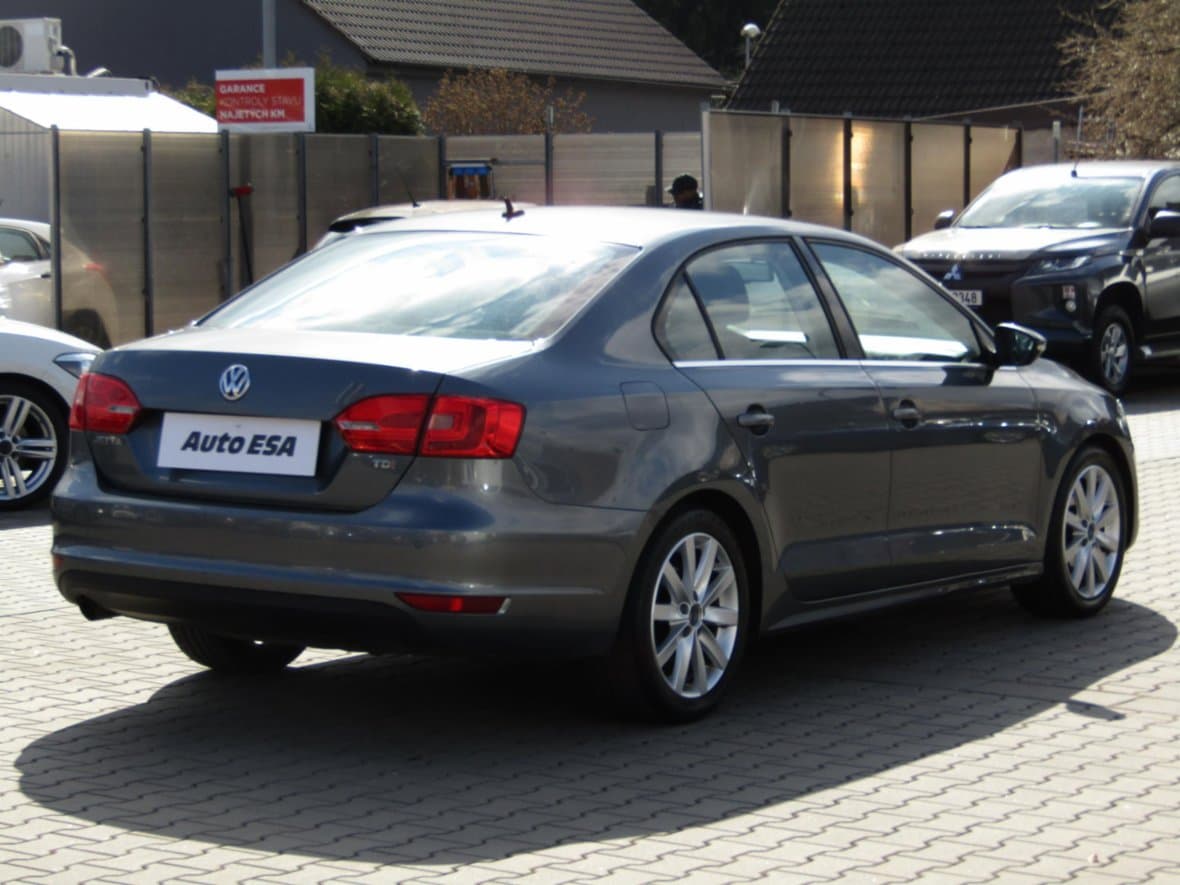 2011 Volkswagen JETTA - 4