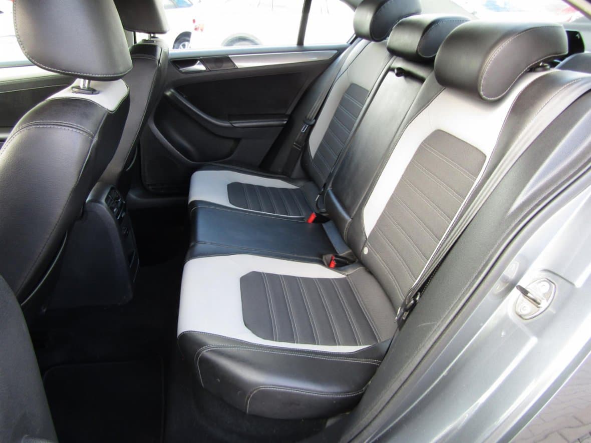 2011 Volkswagen JETTA - 10