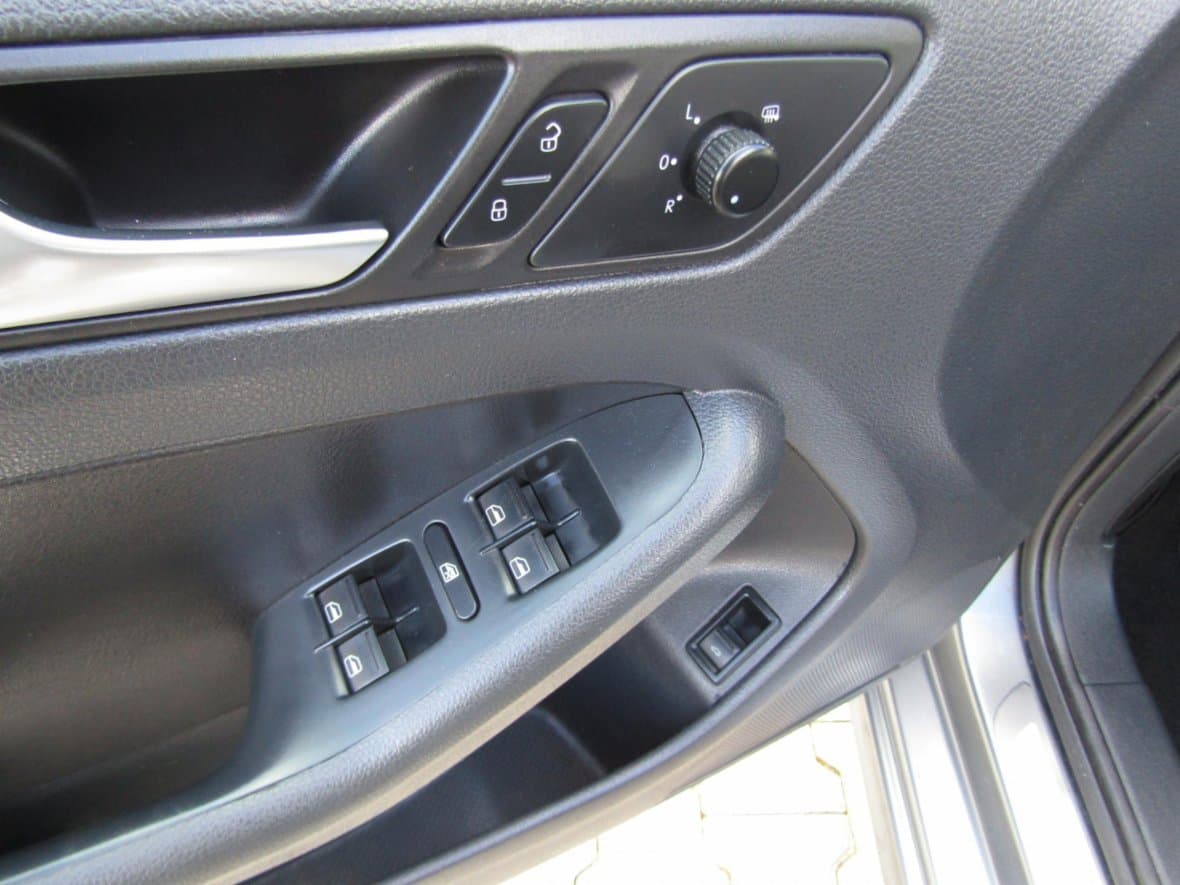 2011 Volkswagen JETTA - 12