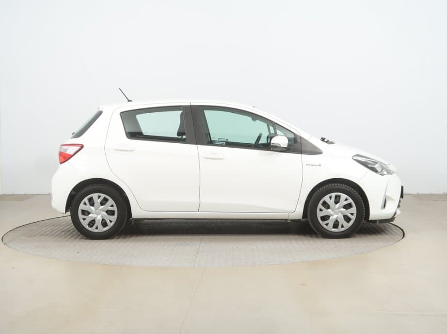 2018 Toyota YARIS - 15