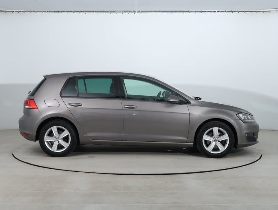 2013 Volkswagen GOLF - 8