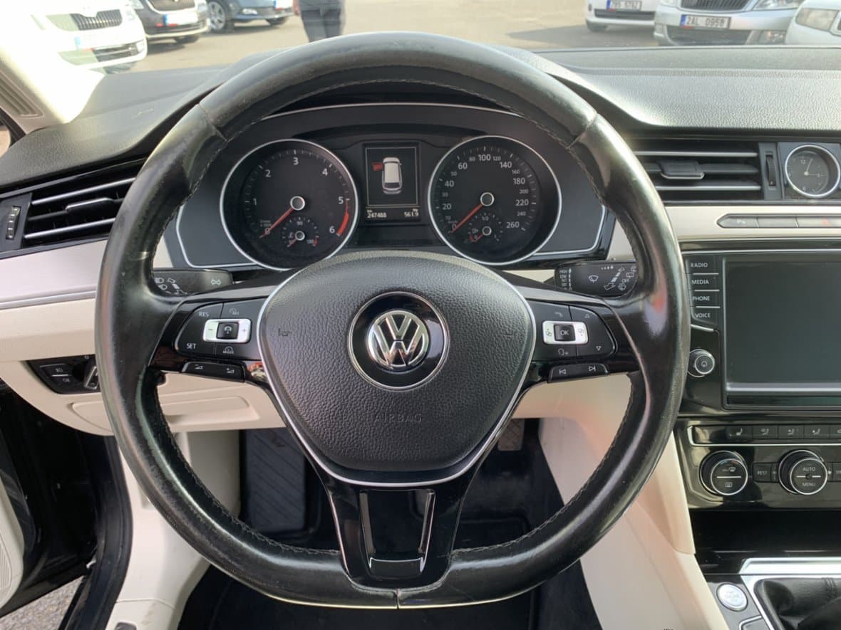 2015 Volkswagen PASSAT - 13