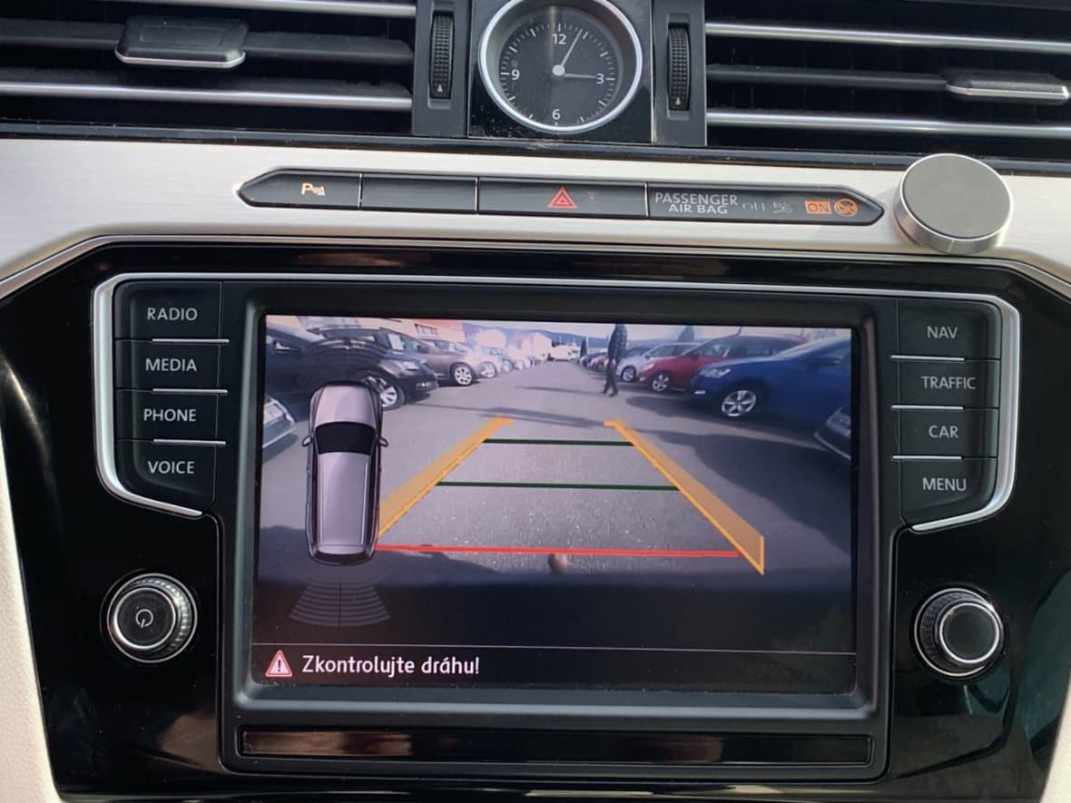 2015 Volkswagen PASSAT - 17