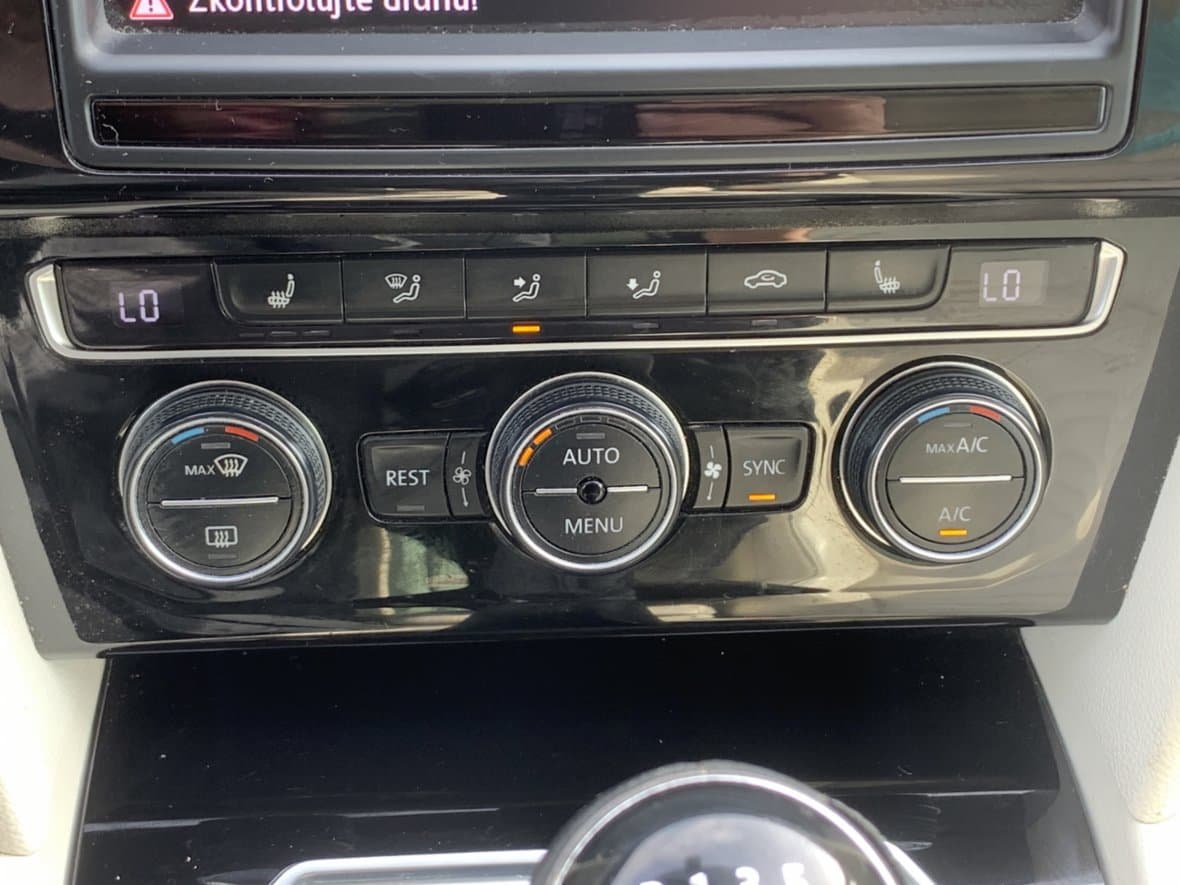 2015 Volkswagen PASSAT - 18