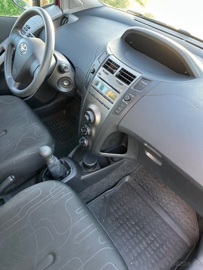 2009 Toyota YARIS - 11