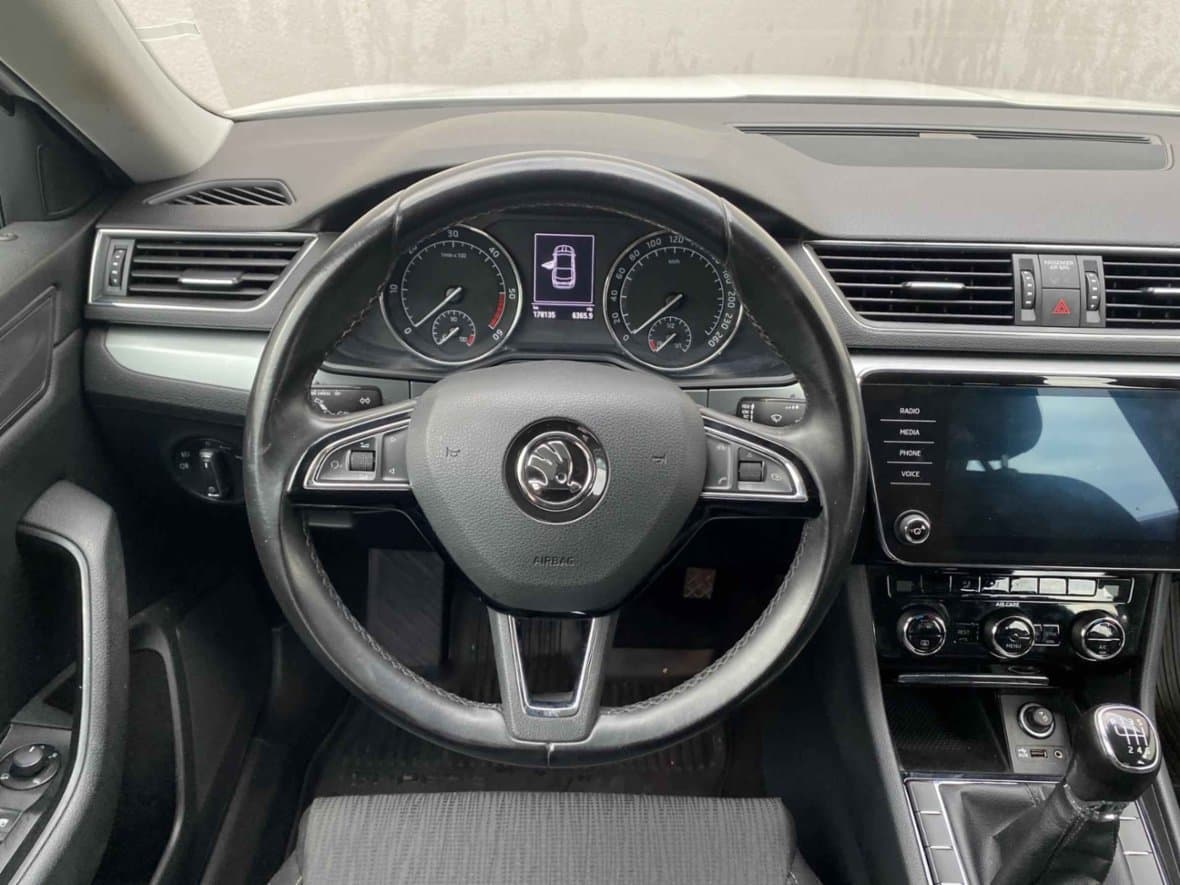 2017 Škoda SUPERB - 11