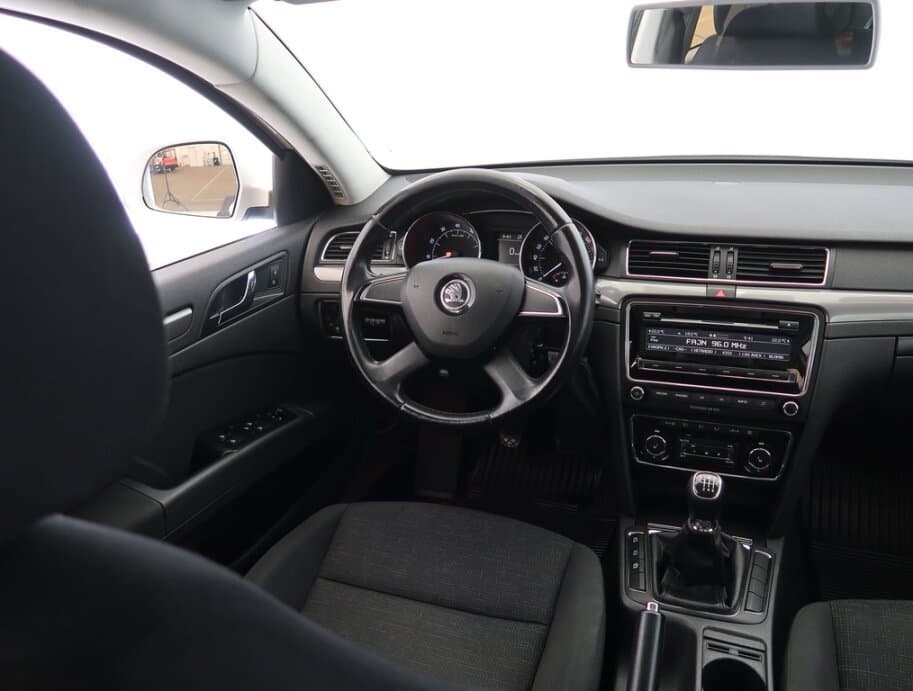 2015 Škoda SUPERB - 9