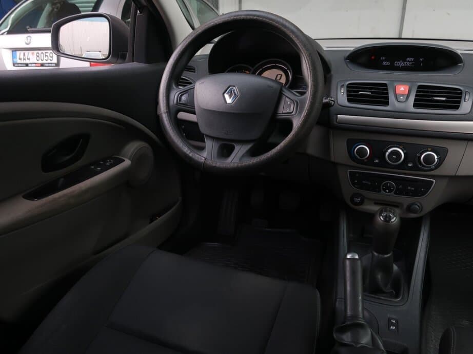 2011 Renault MEGANE - 9