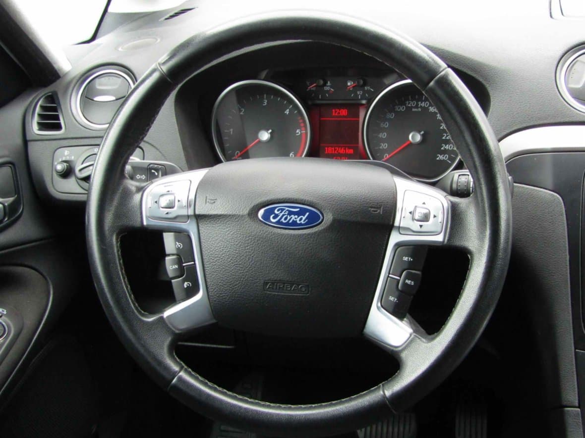2014 Ford S-MAX - 14