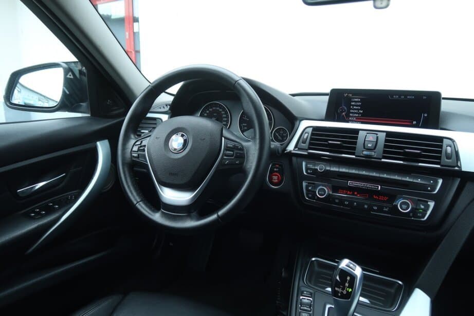 2013 BMW 3-SERIES - 9