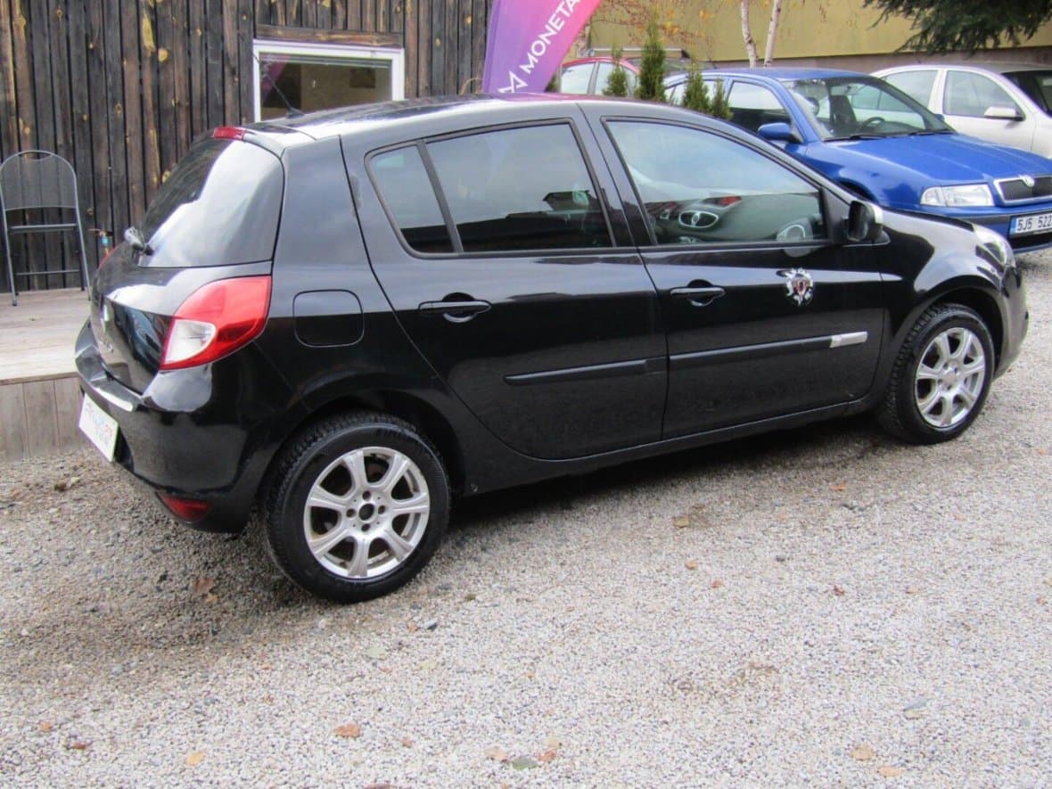 2012 Volkswagen Golf - 10