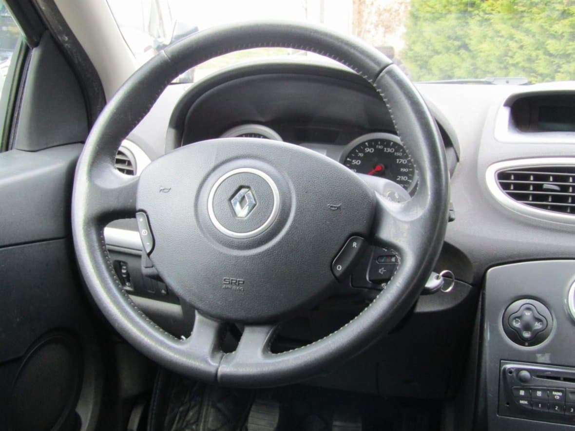 2012 Volkswagen Golf - 16