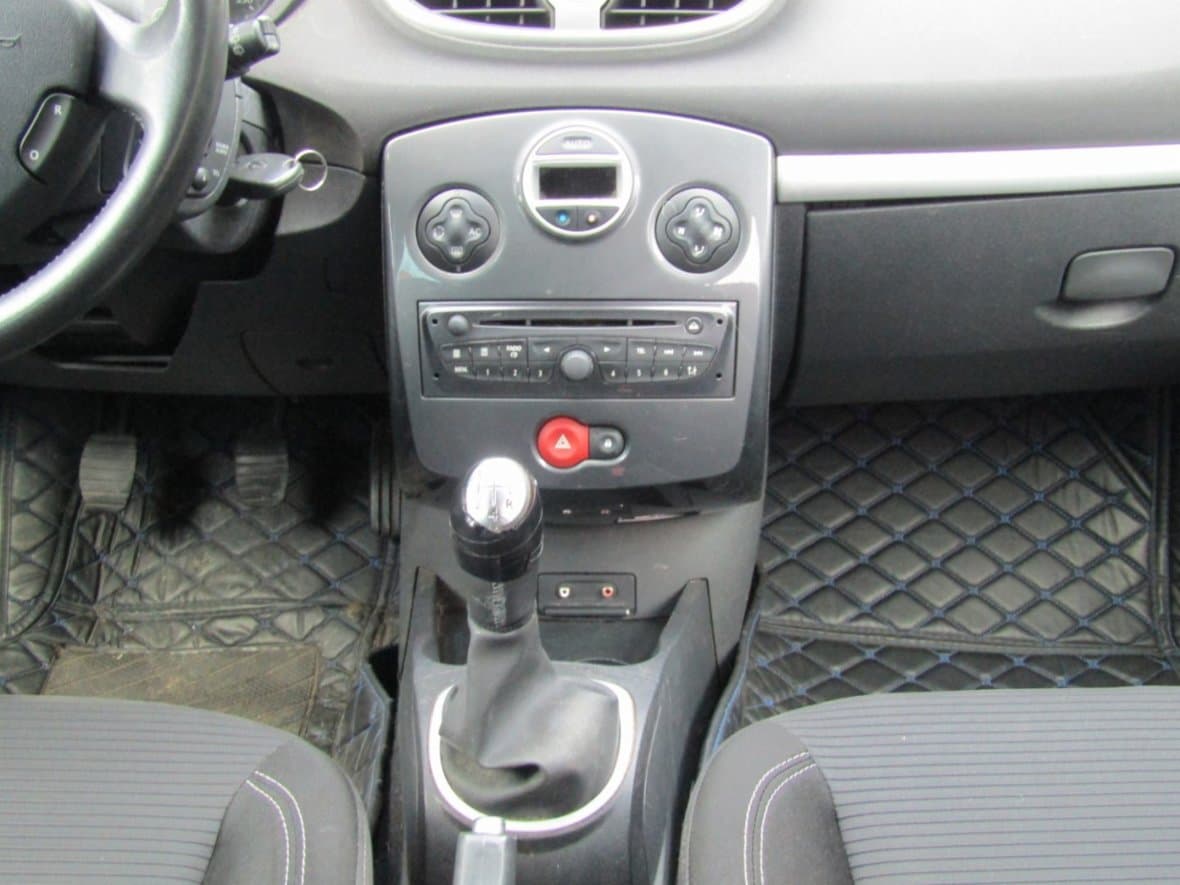 2012 Volkswagen Golf - 17