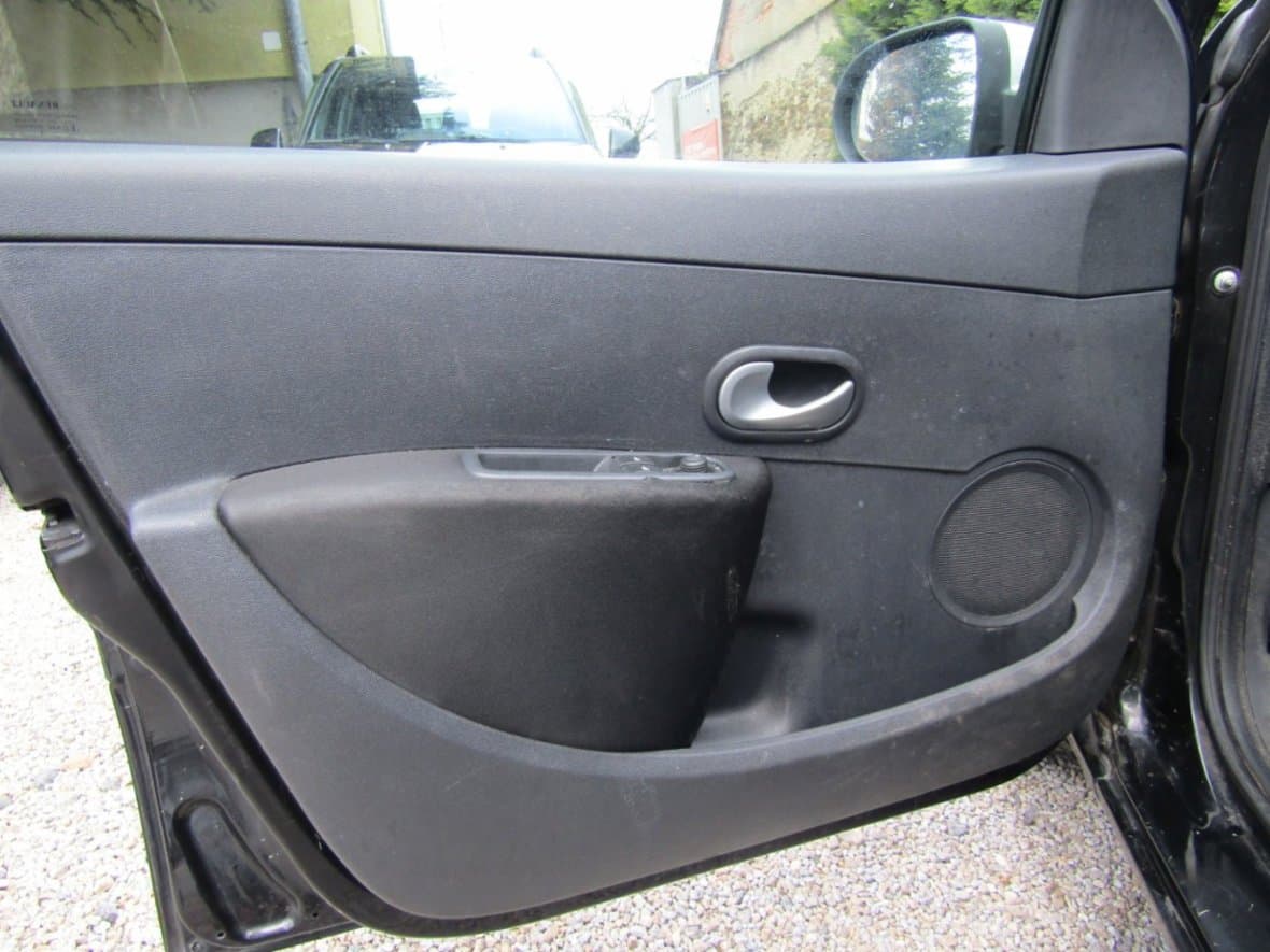 2012 Volkswagen Golf - 18