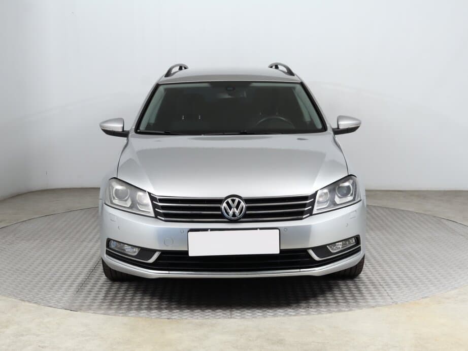 2011 Volkswagen PASSAT - 2