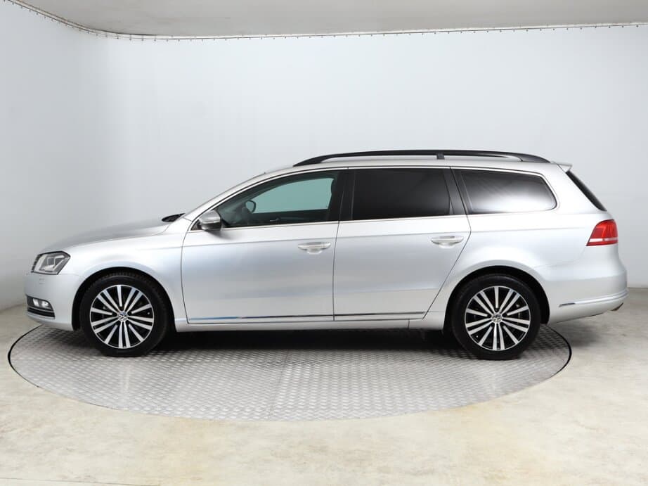 2011 Volkswagen PASSAT - 4
