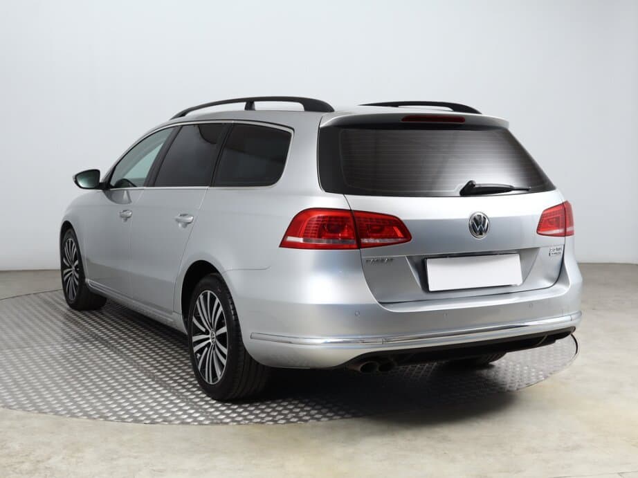 2011 Volkswagen PASSAT - 5