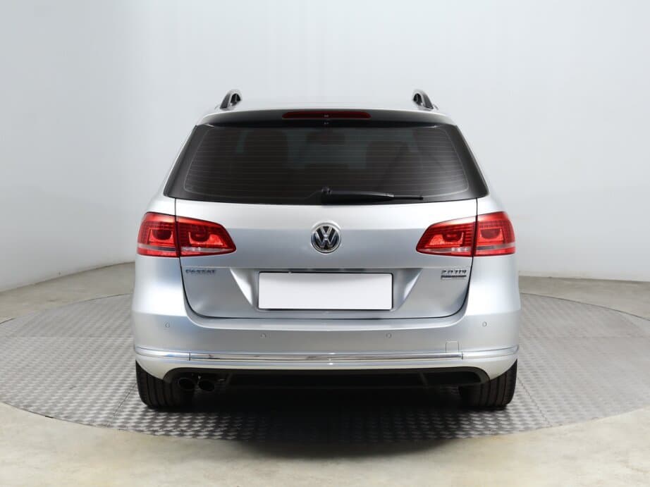 2011 Volkswagen PASSAT - 6