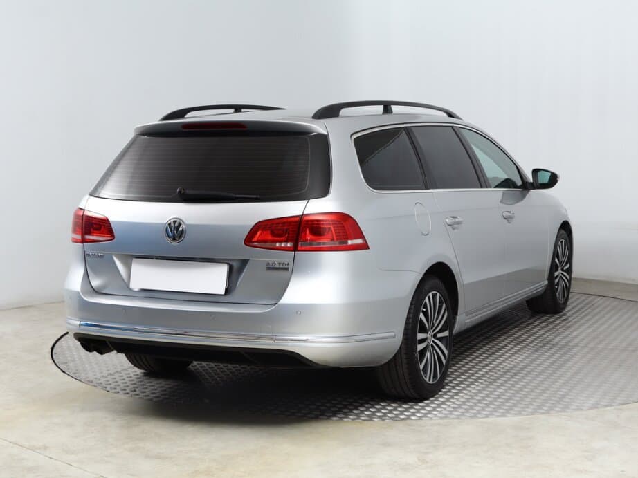 2011 Volkswagen PASSAT - 7