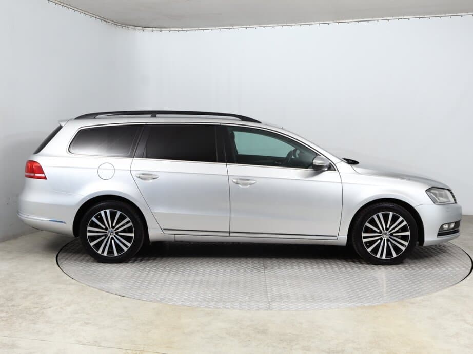 2011 Volkswagen PASSAT - 8