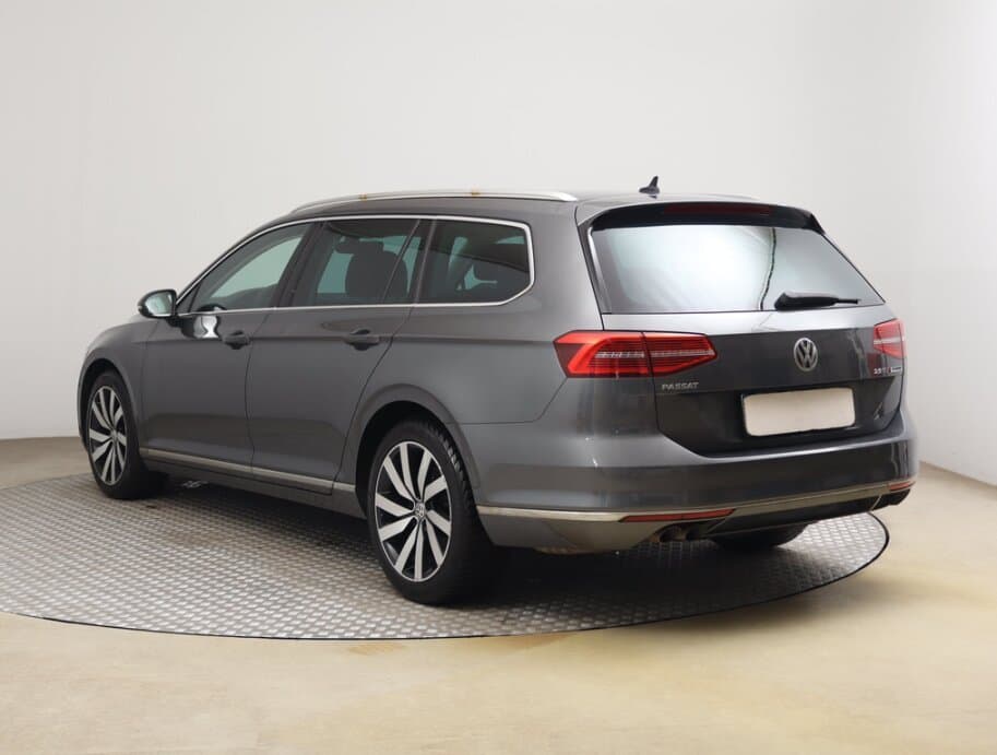 2016 Volkswagen PASSAT - 5
