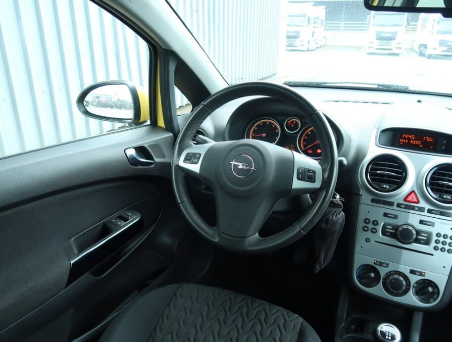 2013 Opel CORSA - 9