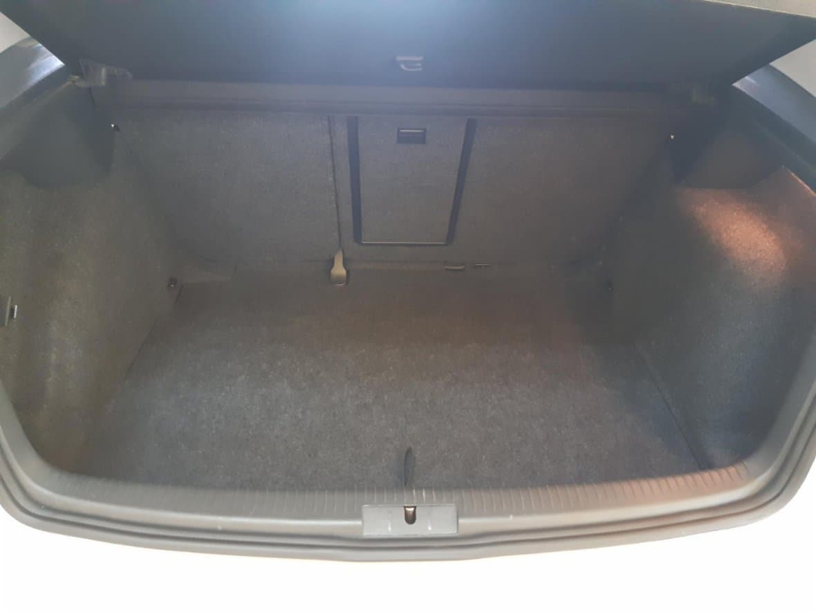 2011 Volkswagen GOLF - 17