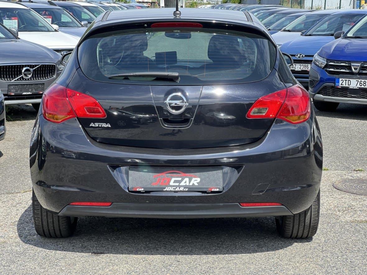 2010 Opel ASTRA - 11