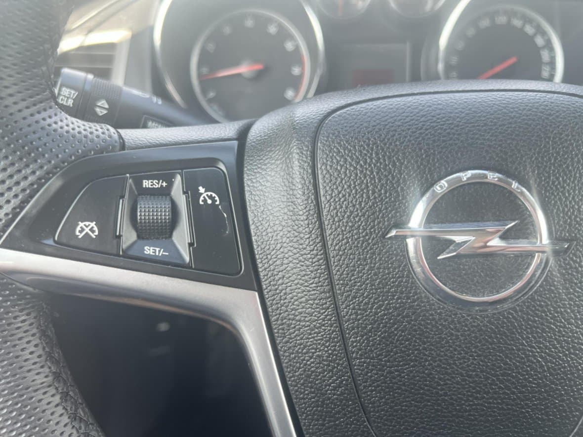 2010 Opel ASTRA - 25