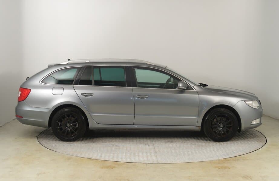 2010 Škoda SUPERB - 8