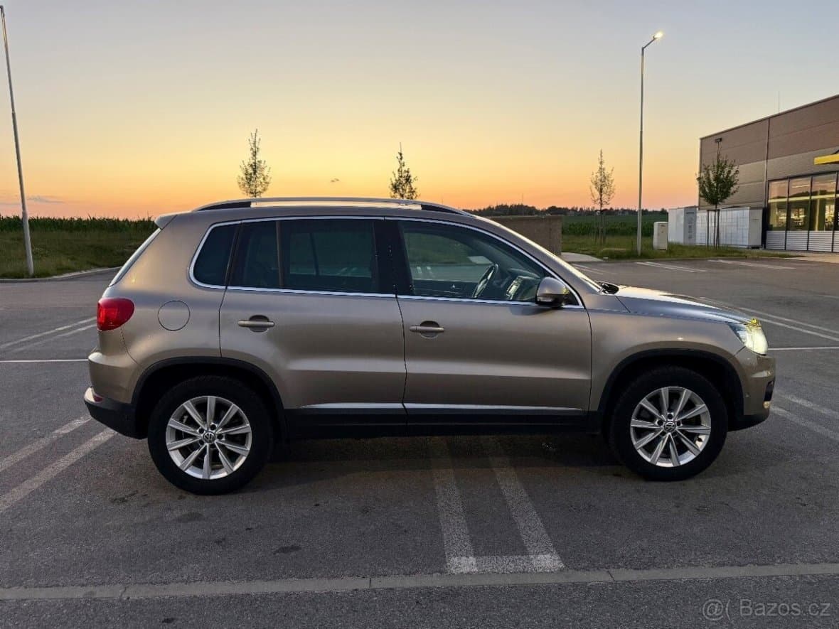2012 Volkswagen TIGUAN - 8