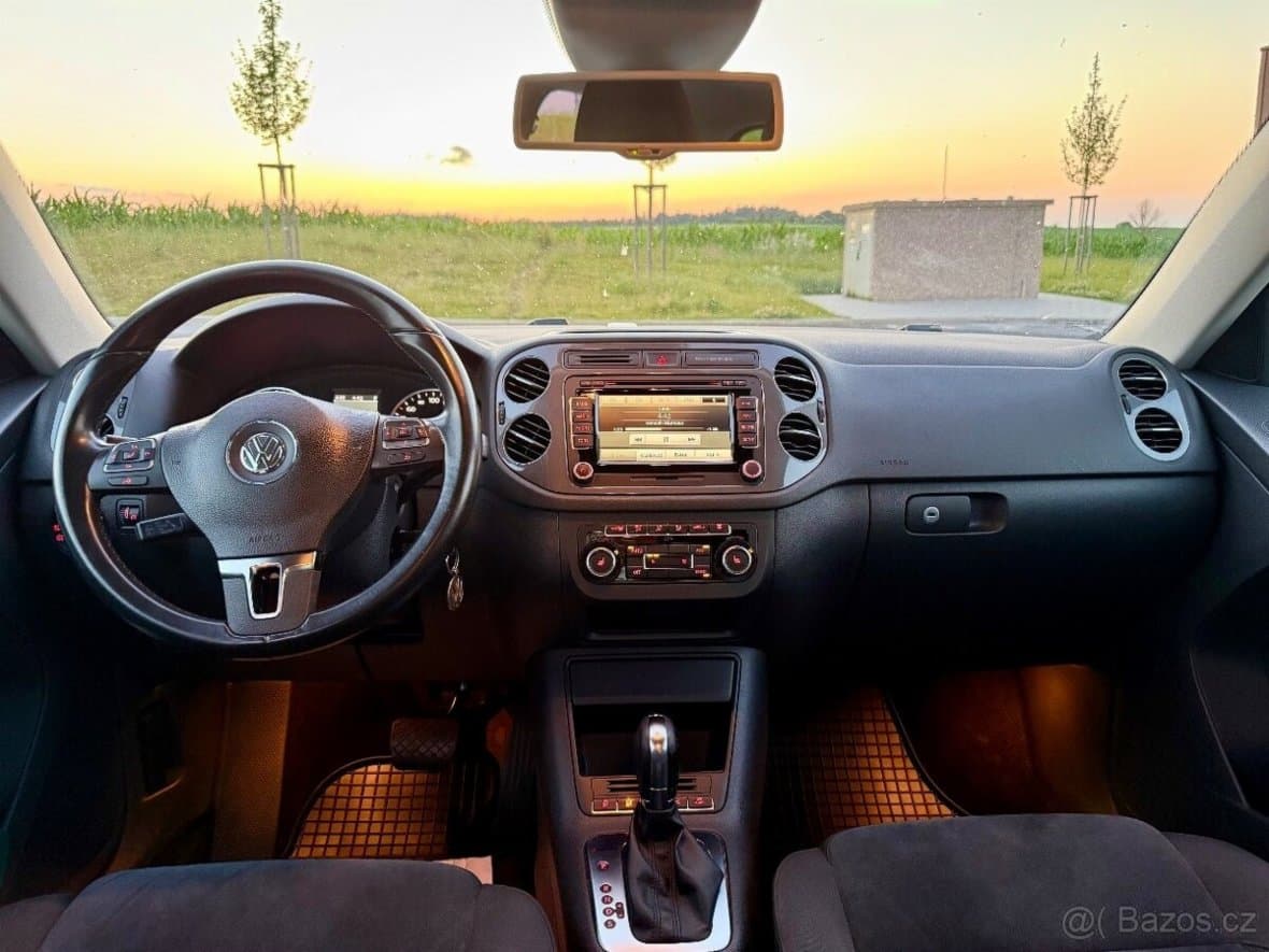2012 Volkswagen TIGUAN - 11