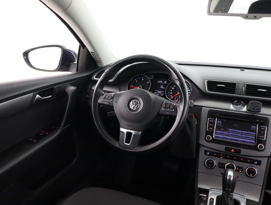 2013 Volkswagen PASSAT - 9