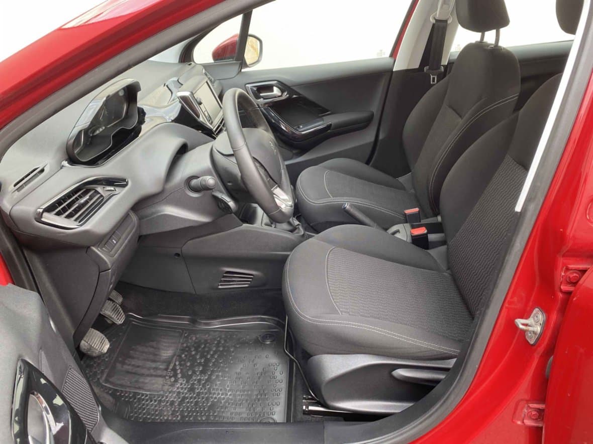 2016 Peugeot 208 - 17