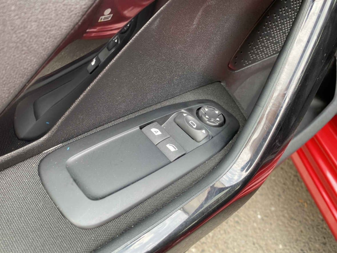 2016 Peugeot 208 - 25