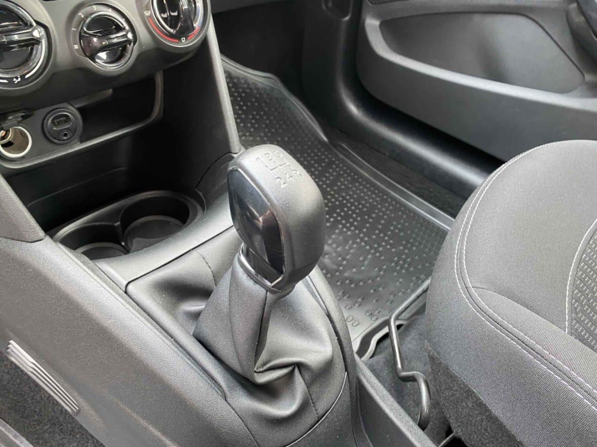 2016 Peugeot 208 - 27