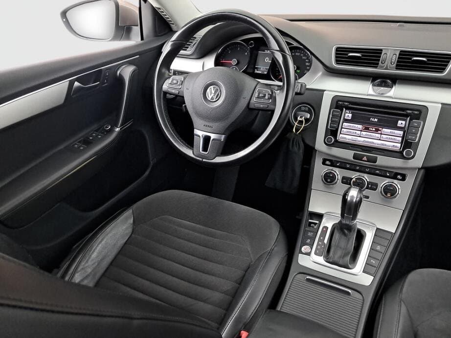 2013 Volkswagen PASSAT - 9