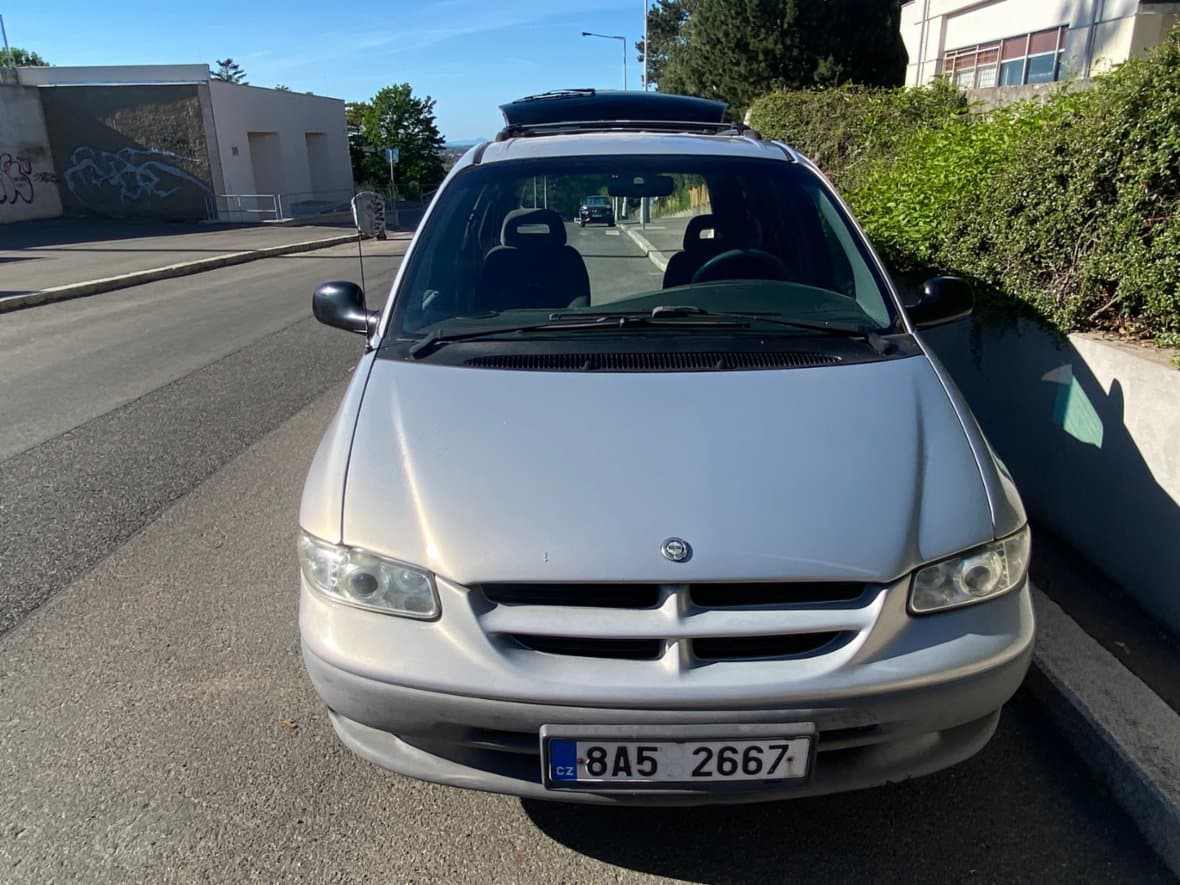 2000 Chrysler VOYAGER - 2