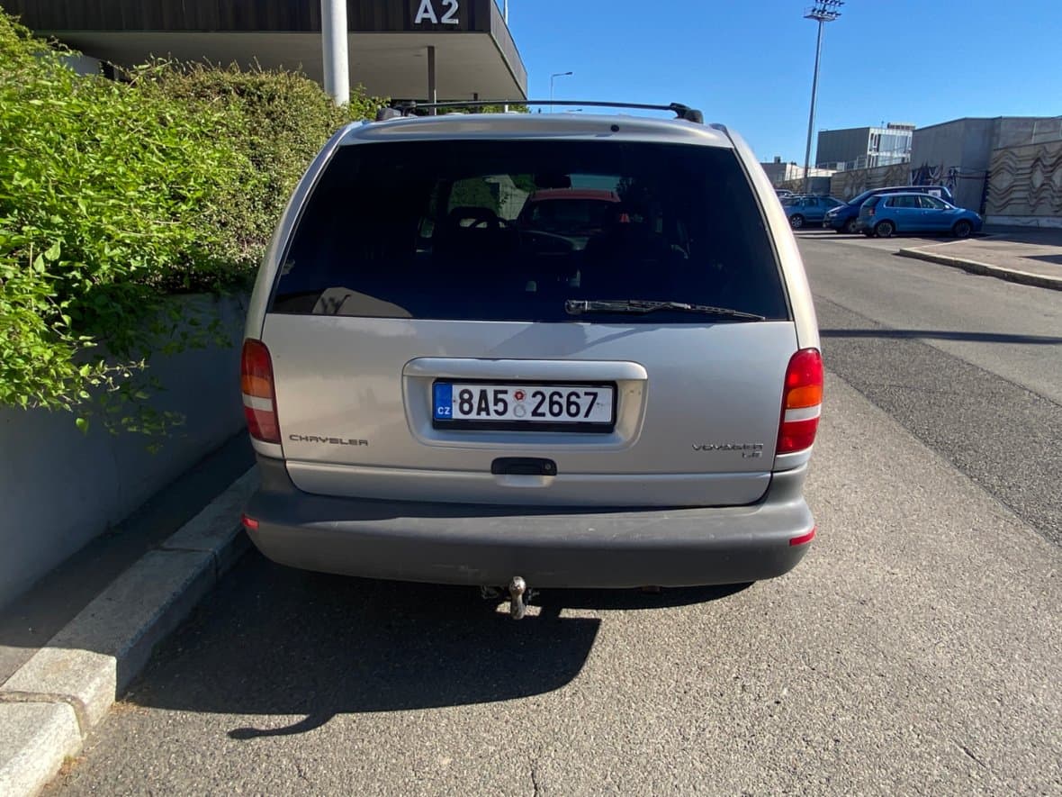 2000 Chrysler VOYAGER - 4