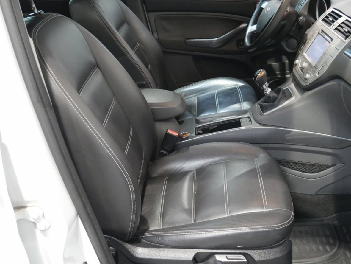 2010 Ford KUGA - 12