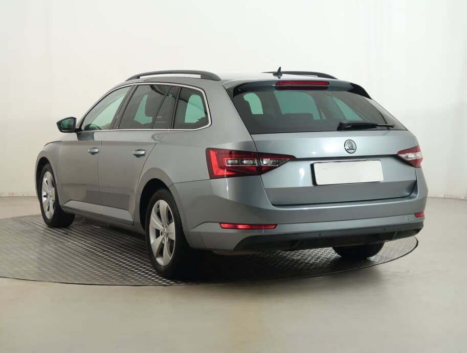 2019 Škoda SUPERB - 5
