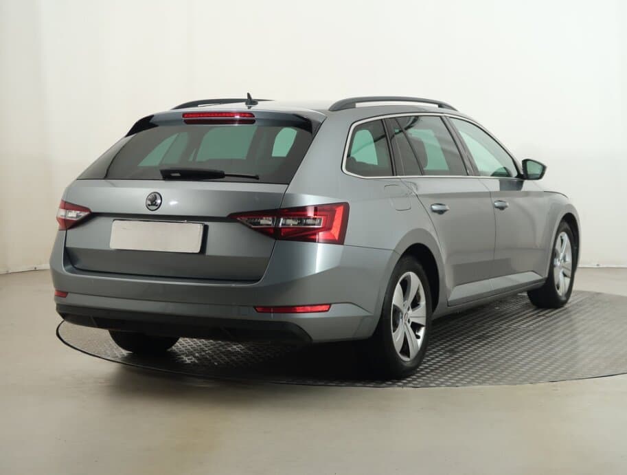 2019 Škoda SUPERB - 7