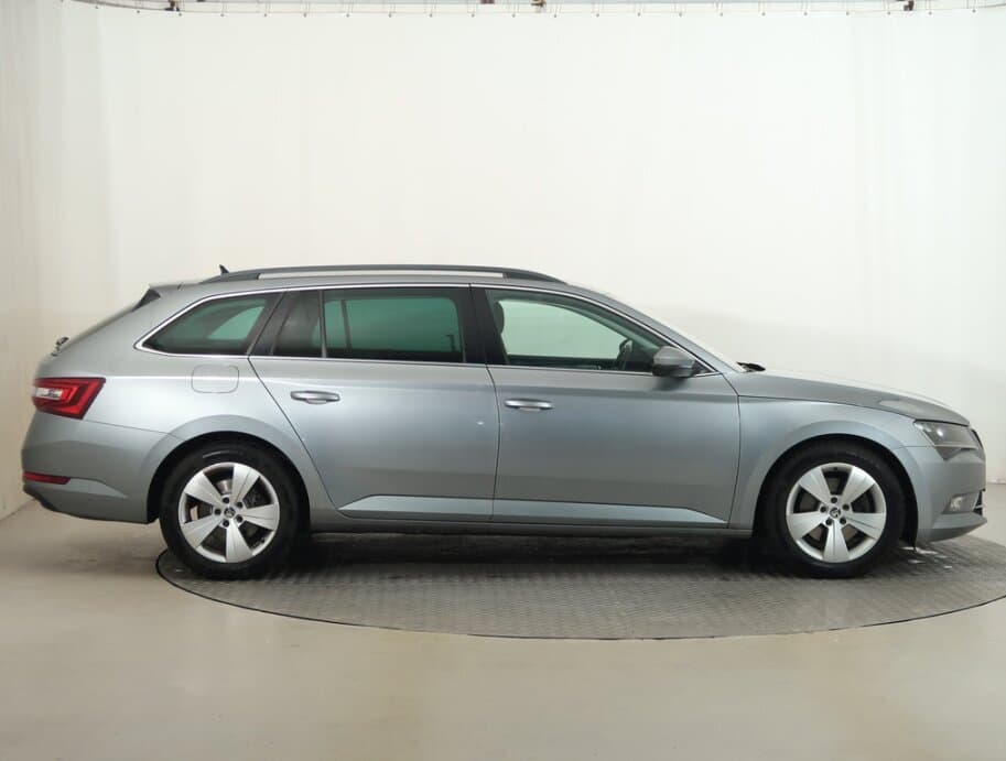 2019 Škoda SUPERB - 8