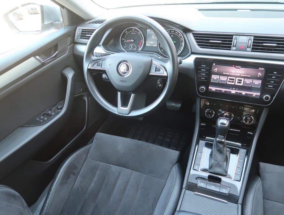2019 Škoda SUPERB - 9