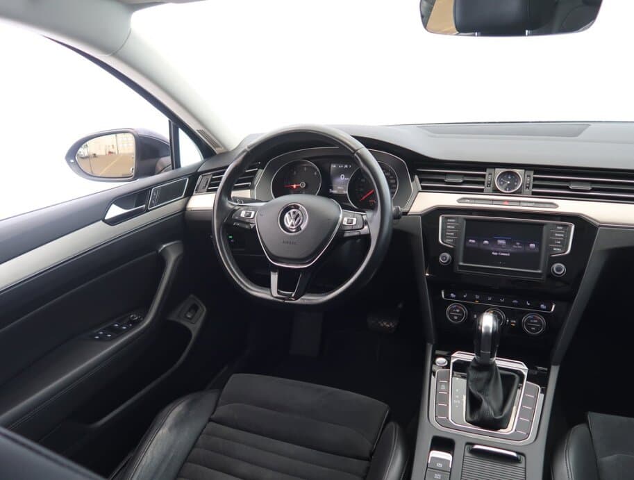 2016 Volkswagen PASSAT - 9