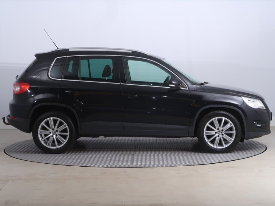 2010 Volkswagen TIGUAN - 8